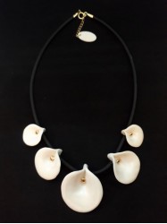 Collier Arum blanc